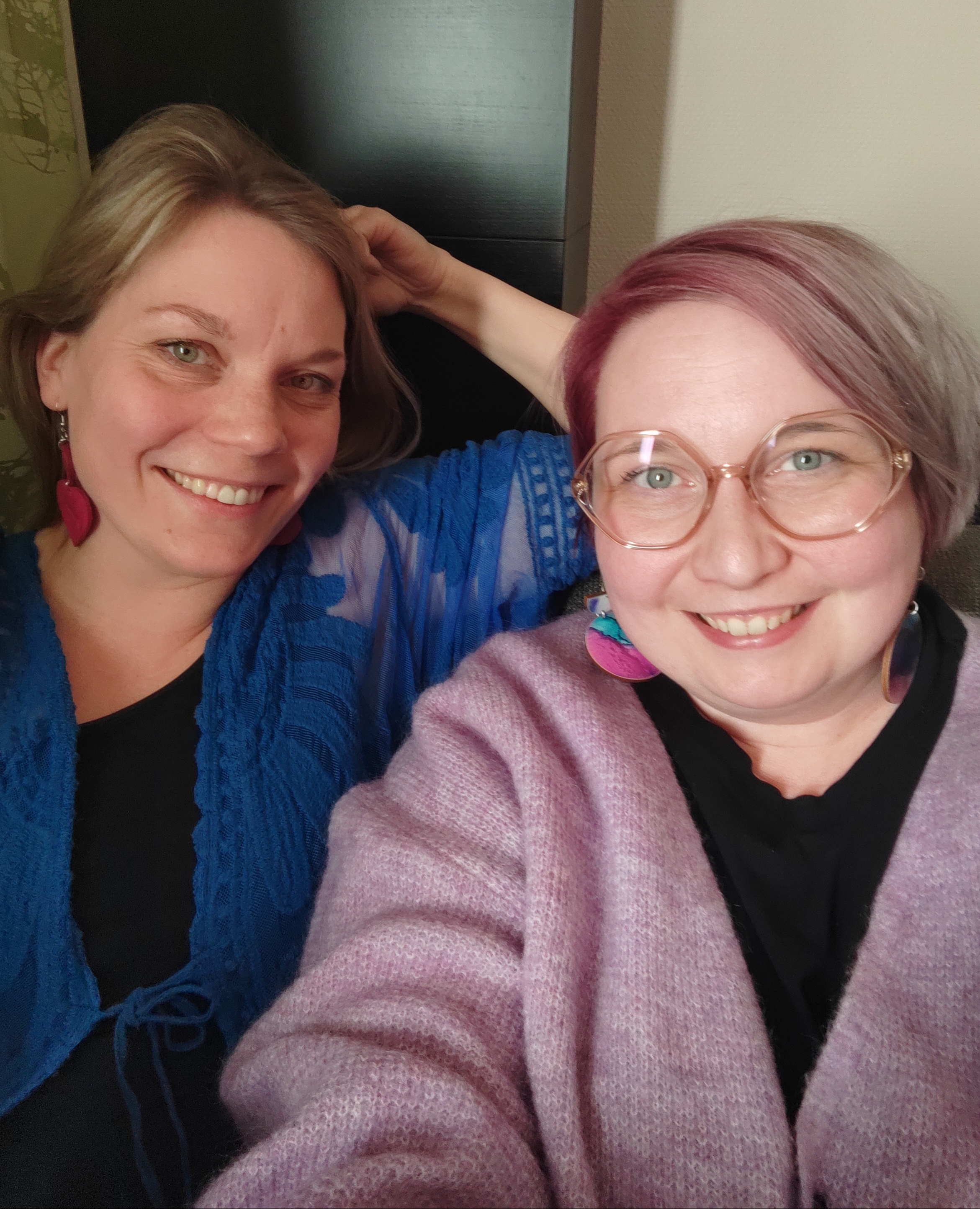 Kuvassa vasemmalla Reetta Kalliomeri ja oikealla Oona Niskanen. 